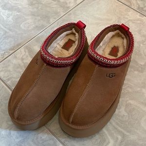 UGG Tazz Slippers Size 8
